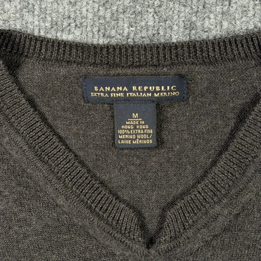 Banana Republic Sweater Mens M Gray Extra Fine Italian Merino Wool V-Neck Knit